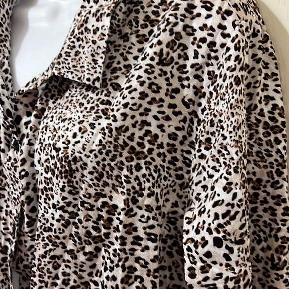 Cheetah print long sleeve blouse NWT - Picture 5 of 7